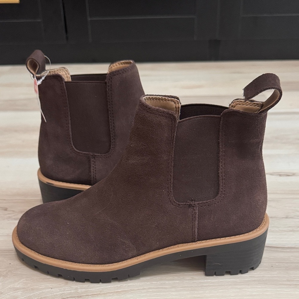 Blondo Mayes Waterproof Chelsea Boot - Picture 2 of 8
